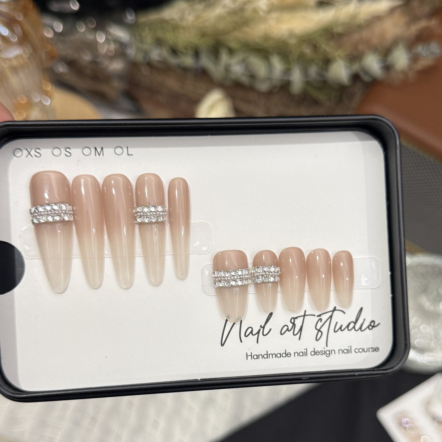 Stiletto Nagelkunst Tipps mit Strassakzenten Brehn