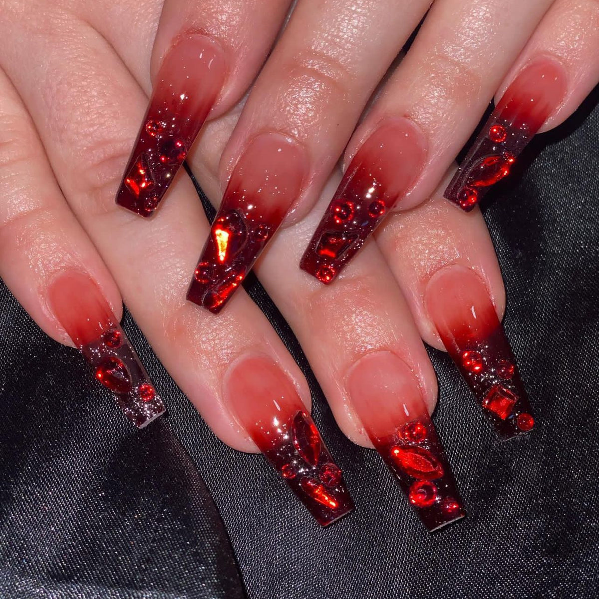 Glamouröse Nagelkunst mit Kristall-Design Brehn