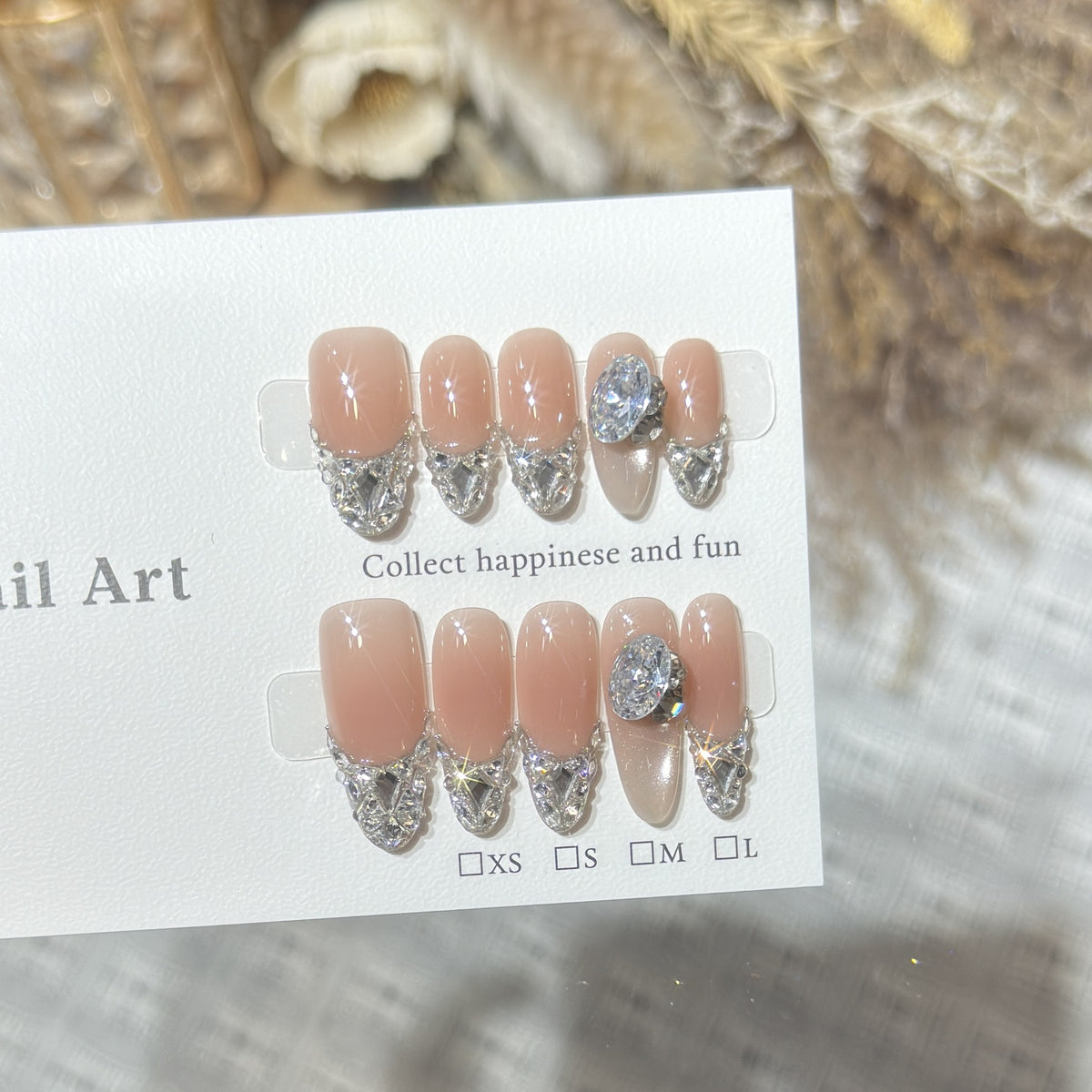 Elegante mit Strass akzentuierte Press-On-Nagelspitzen Brehn