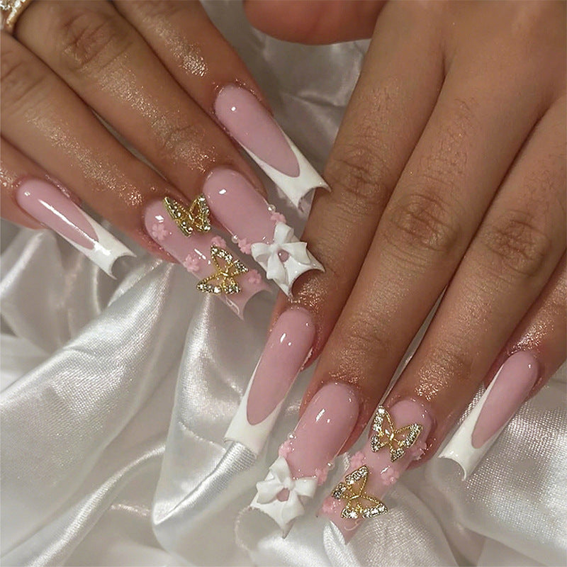 Kunstnagelset mit eleganten Schmetterlings- und Schleifenakzenten Brehn