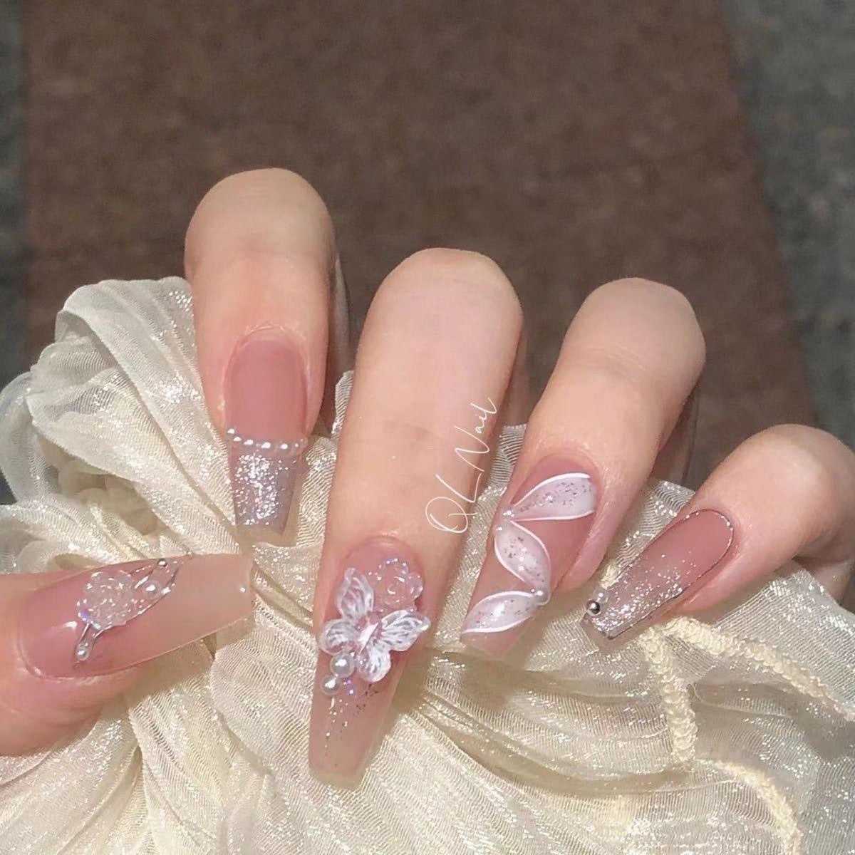 Künstlerisches Blumen-Design Press-On Nagelset Brehn