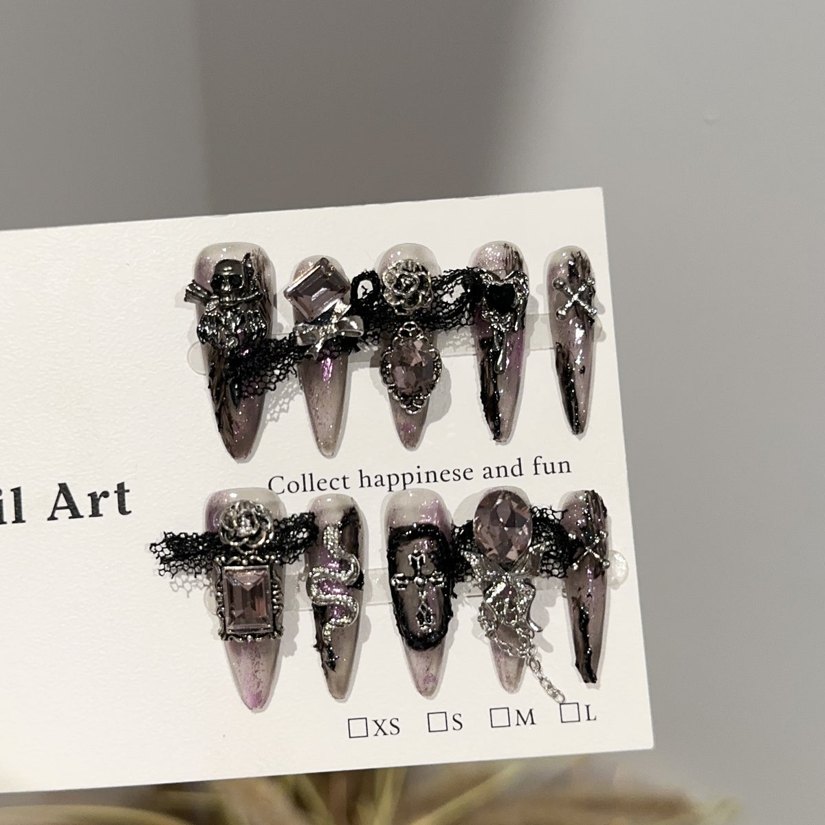 Dekorativer im gotischen Stil gestalteter Press-On-Nagelset