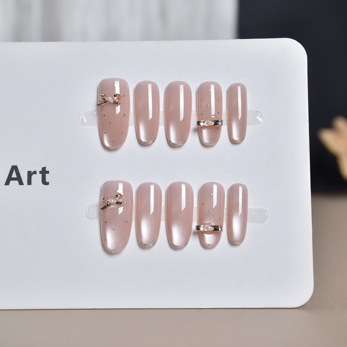 Elegantes Press-On Nagelkunst-Set mit dekorativen Akzenten Brehn