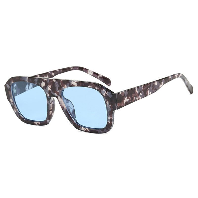 Damen modische Sonnenbrille mit robustem Rahmen und breiten Gläsern Brehn