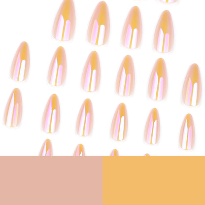 Stylische und schimmernde Nagelverlängerungen Brehn