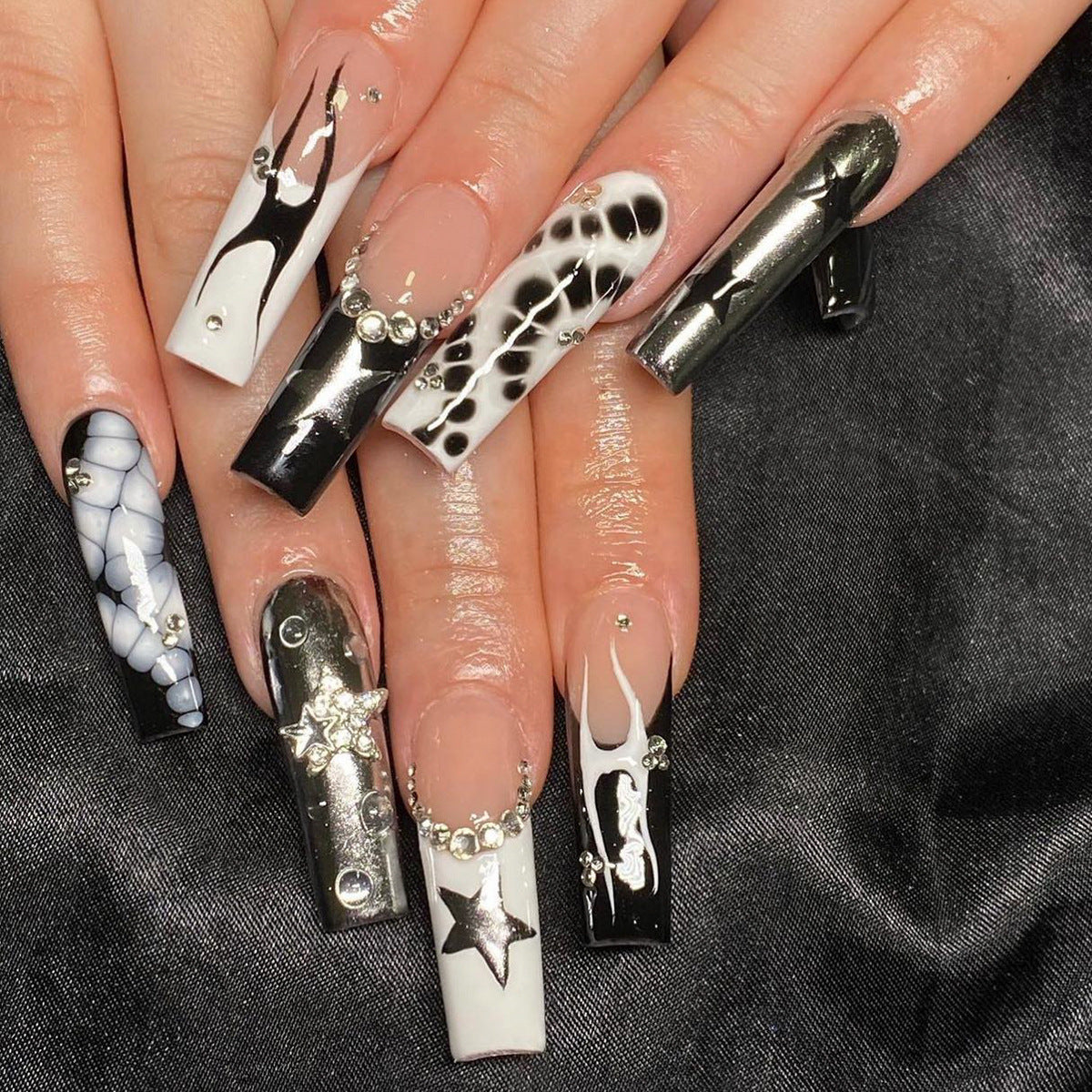 Kunstnagelset mit Glamour-Akzenten Brehn