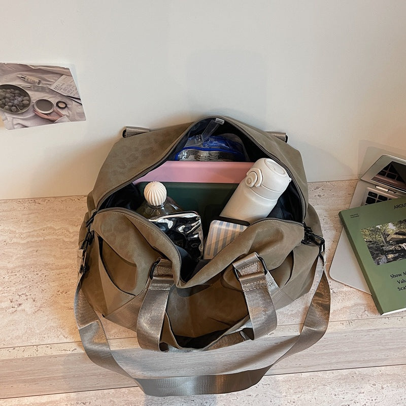 Sportliche Tragetasche Mit Strukturiertem Obermaterial Brehn