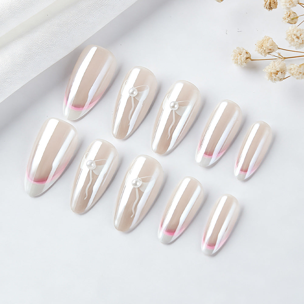 Elegante French Tip Press-On Nägel mit Schleifenakzenten Brehn