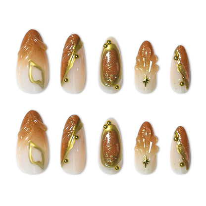 Luxuriöses Press-On-Nagelset mit kunstvollen goldenen Details Brehn