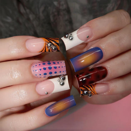 Kunstnagelset mit kreativen Dekorationen Brehn