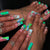 Kunstvolle Nagelverlängerung mit Glitzerakzenten Brehn