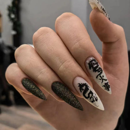 Nagelkunst mit Herz- und Lippenmotiven Brehn