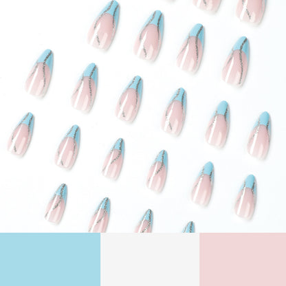 Kunstvolle Nagelkunst mit Glitzerlinien Brehn