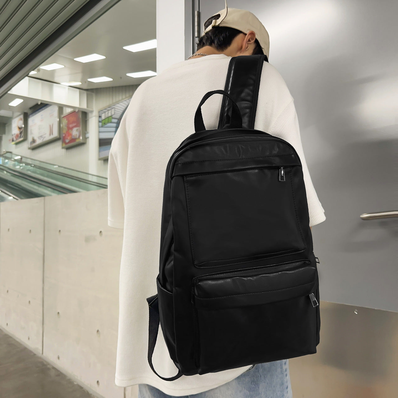 Stylischer Rucksack mit Innovativem Hauptfach Brehn