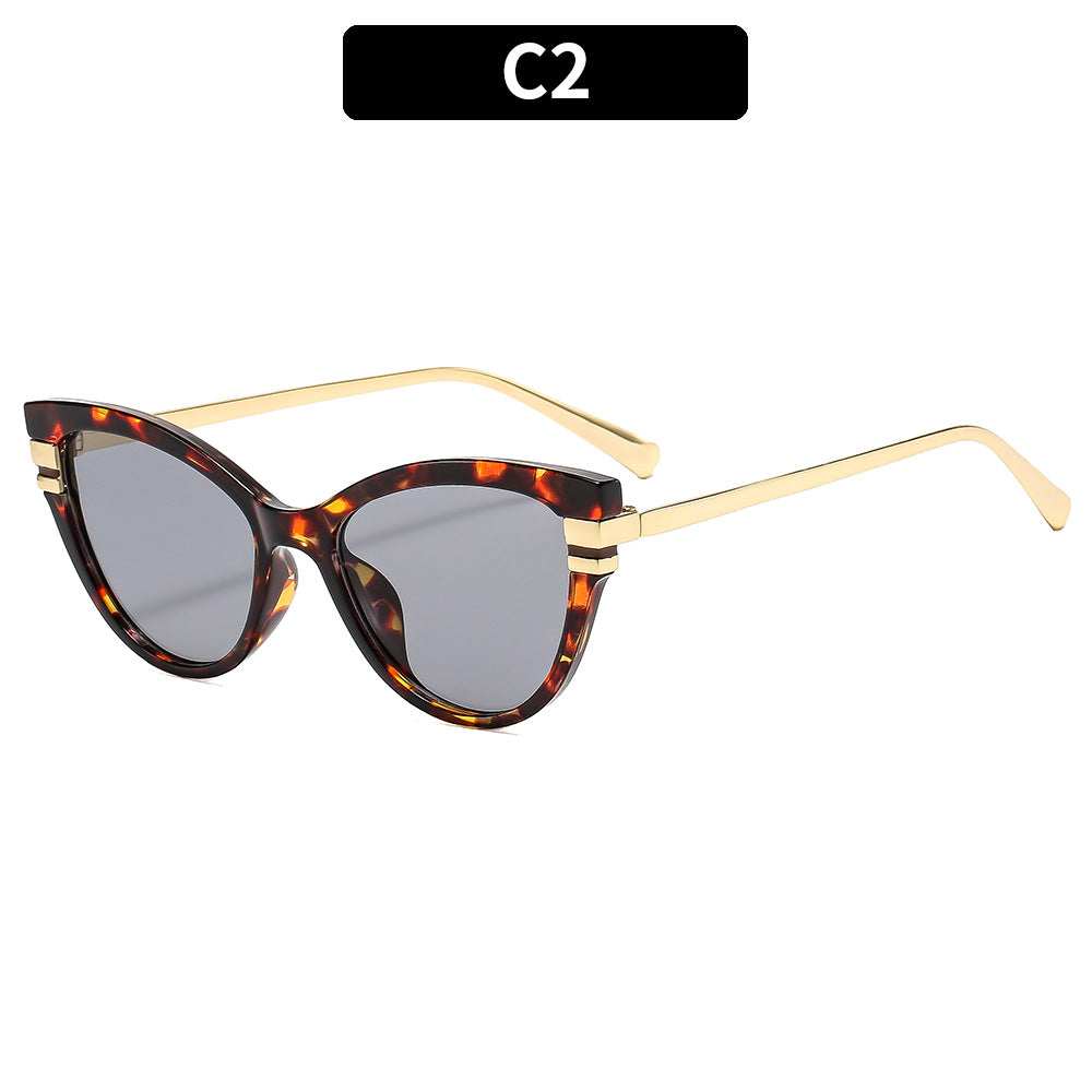 Stylische Cat-Eye Sonnenbrillen mit dekorativen goldenen Akzenten