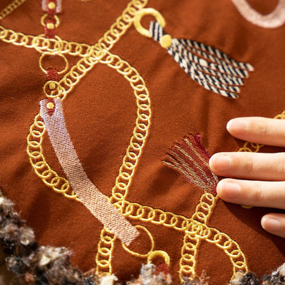 Rundes dekoratives Kissen mit plissiertem Rand, Fransenbesatz und Ketten‑Tassel‑Motiv Brehn