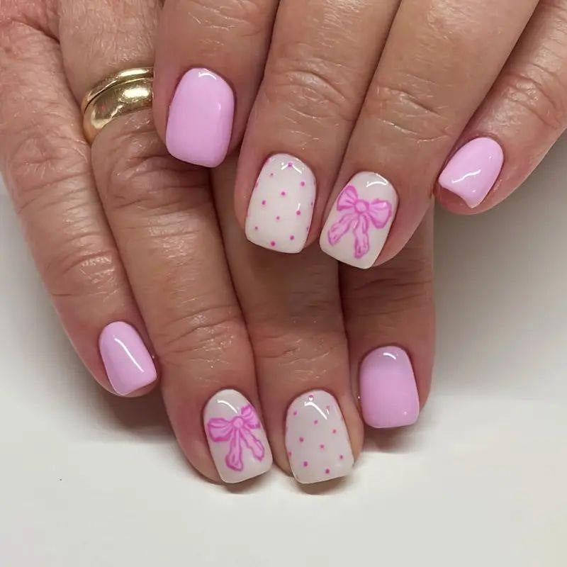 Herz-verzierte Nagelkunst-Design Brehn