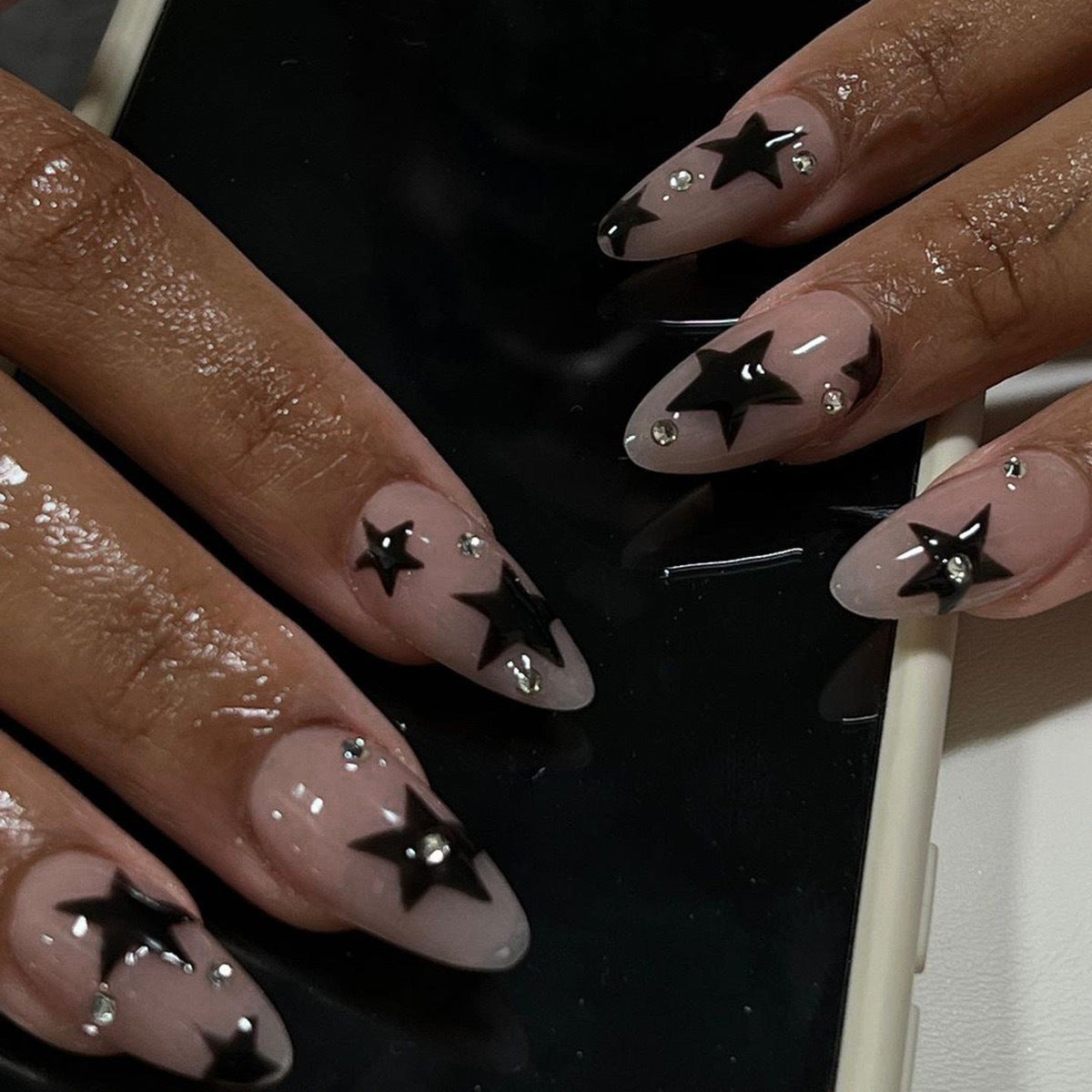 Stern-beschmückte Stiletto-Nagelkunst-Erweiterungen Brehn