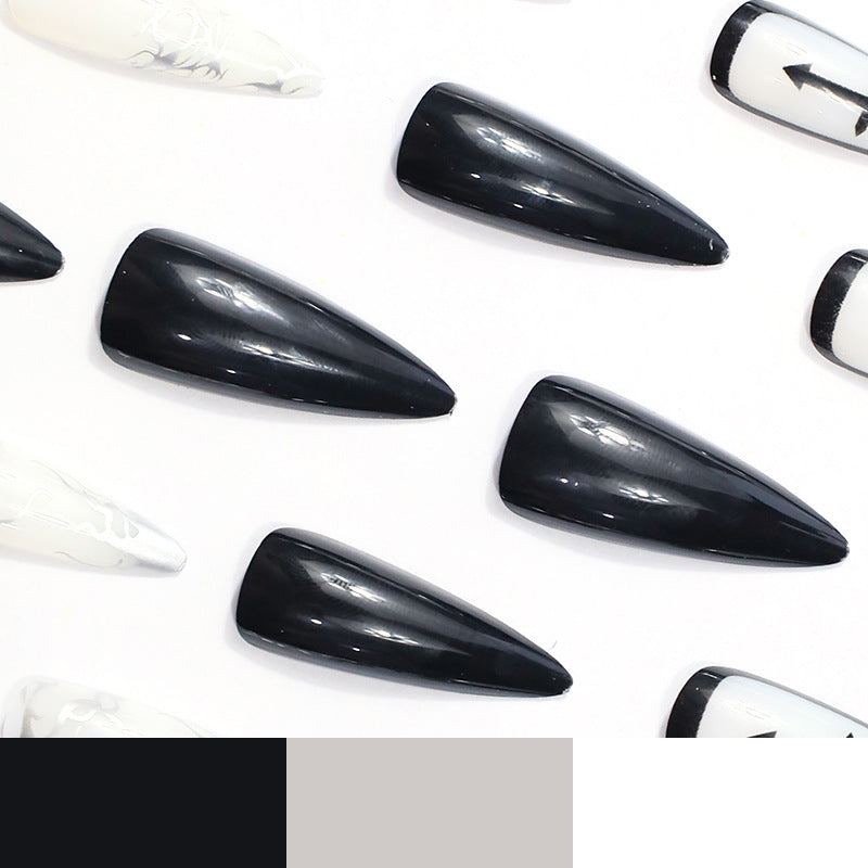 Gothic-inspirierte Stiletto-Nagelkunstverlängerungen Brehn