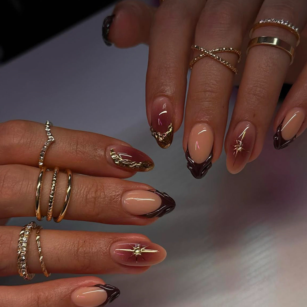Künstlerische mandelförmige Press-On-Nagelkunst Brehn