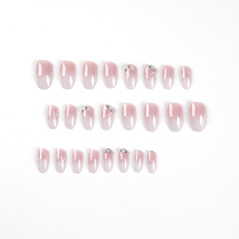 Kunstvolle Nagelverlängerungen mit elegantem Ombre-Design Brehn