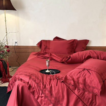 Luxuriöse Bettwäsche-Garnitur mit Spitzenbordüre, Rüschen und Zierschleifen Brehn
