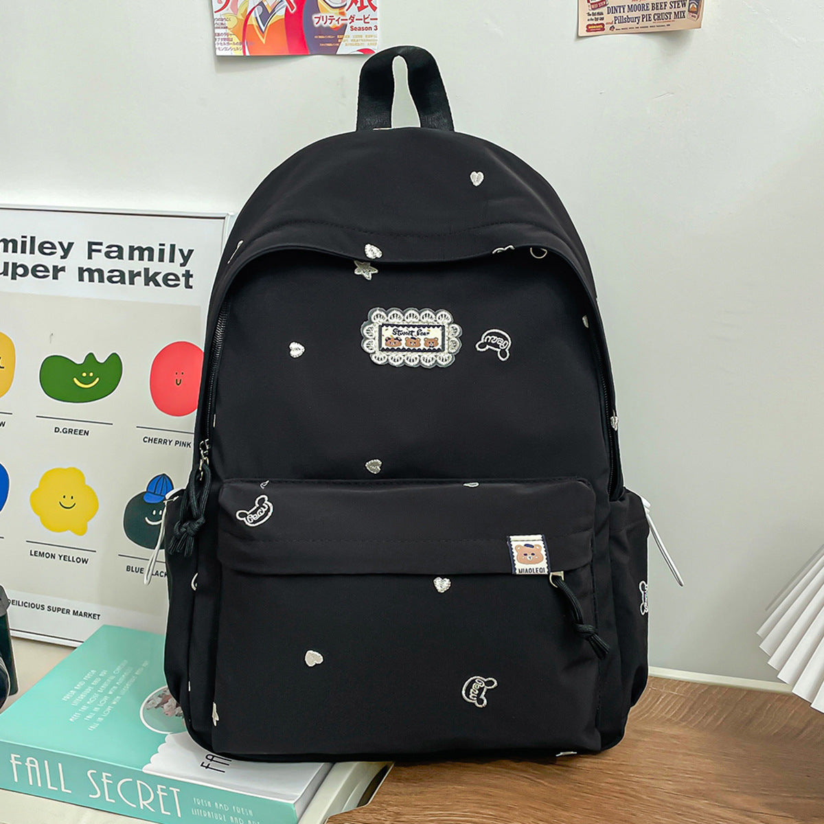 Stylischer backpack mit floralem Schmuck Brehn