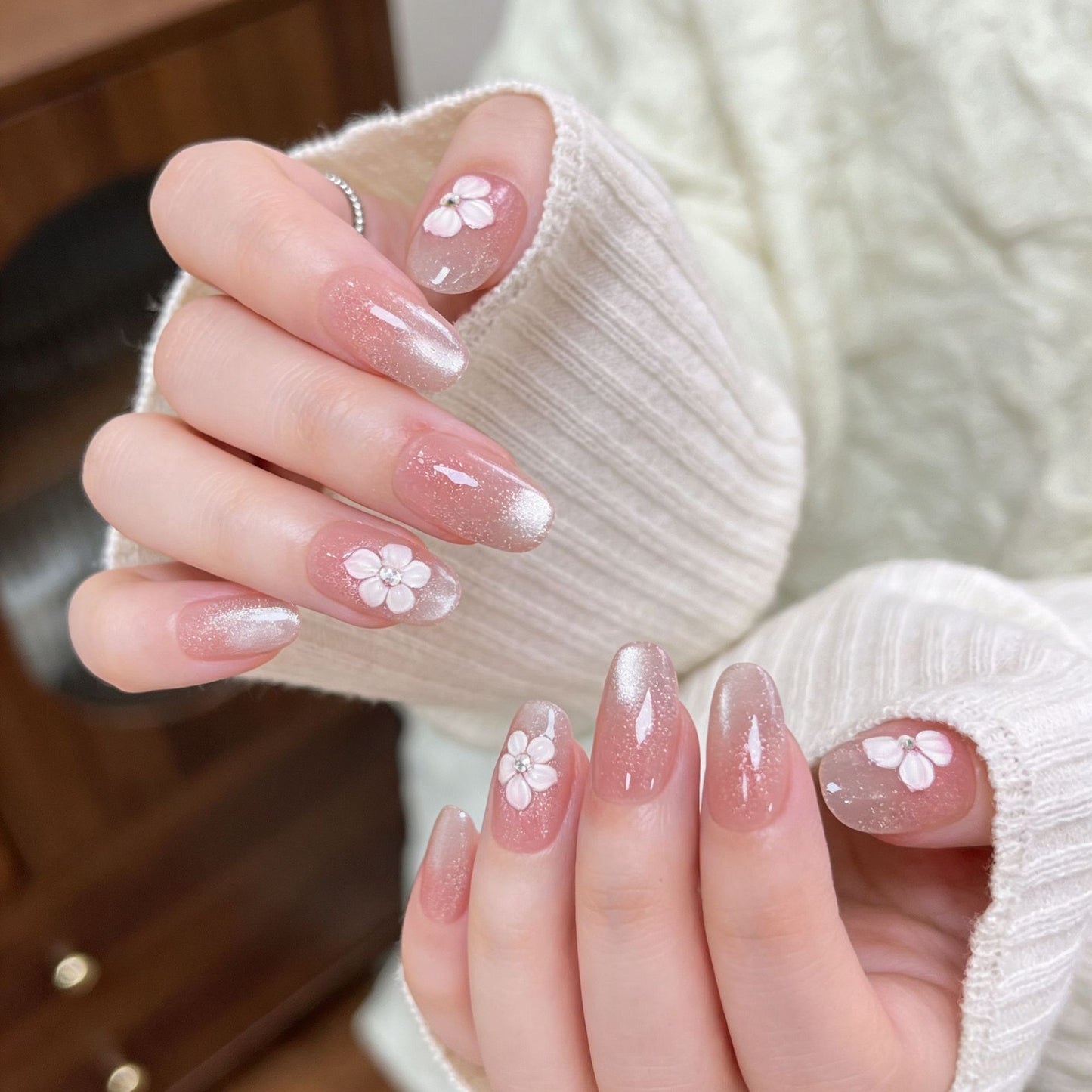 Dekorative Press-On Nagelverlängerungen mit floralem Design Brehn