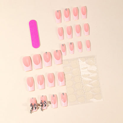 Elegantly gestaltete French Tip Acryl-Nagelkunst Brehn