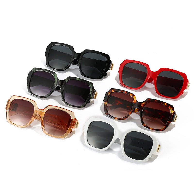 Damen modische oversized Sonnenbrille mit luxuriösen Metallelementen Brehn