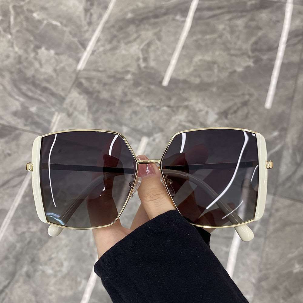 Damen oversized Sonnenbrille mit glamourösem Rahmen Brehn