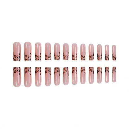 Stilvolle dekorative Ombre-Nagelverzierungen Brehn