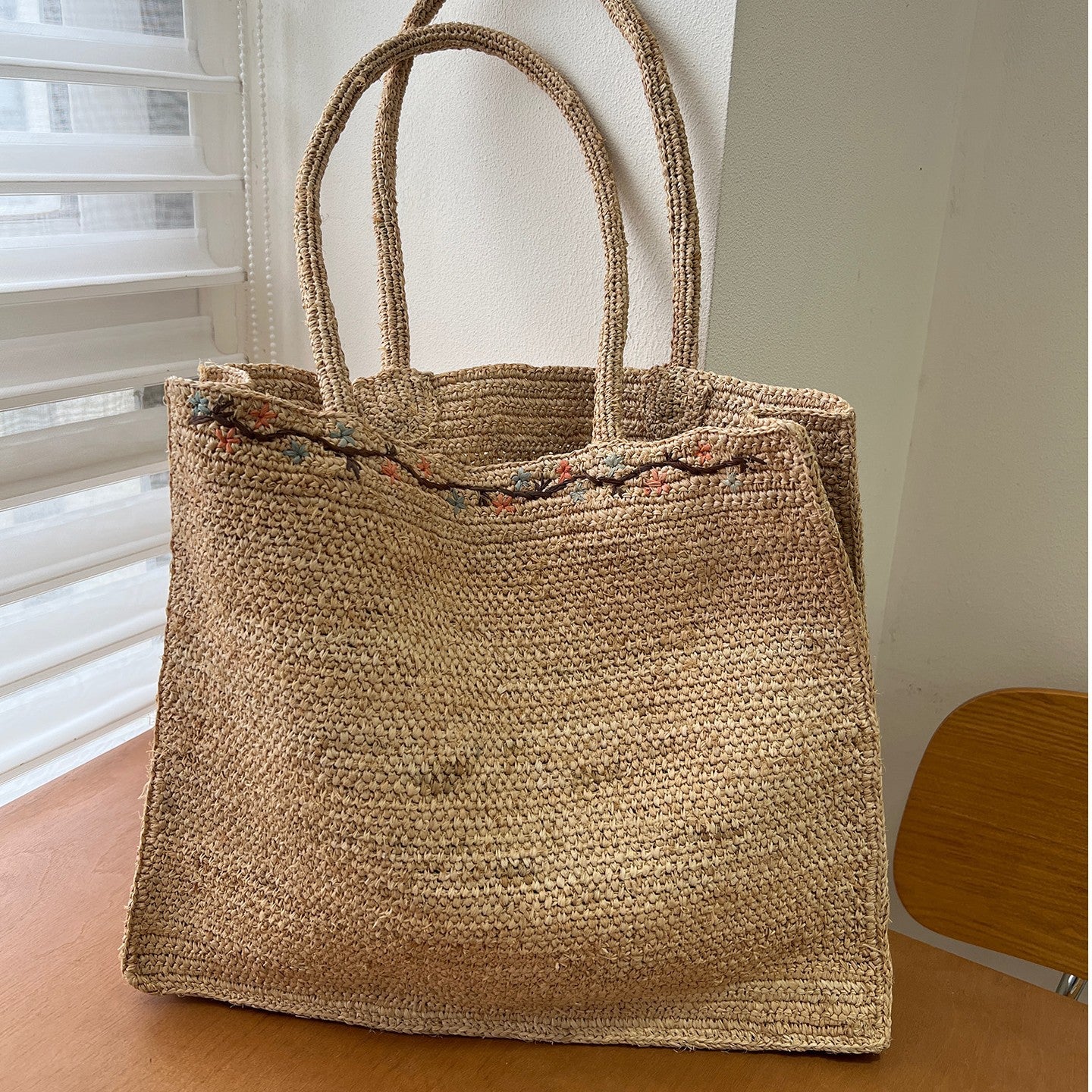 Handgefertigte Stricktasche mit Floralem Design Brehn
