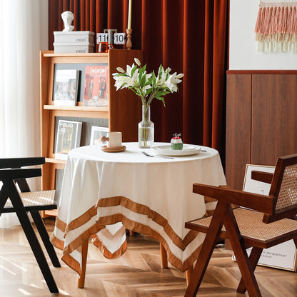 Rundtischdecke mit gestepptem Strukturrelief und zweilagigem Volant Brehn