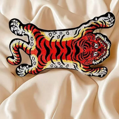 Tiger-förmiger gestickter Akzentteppich