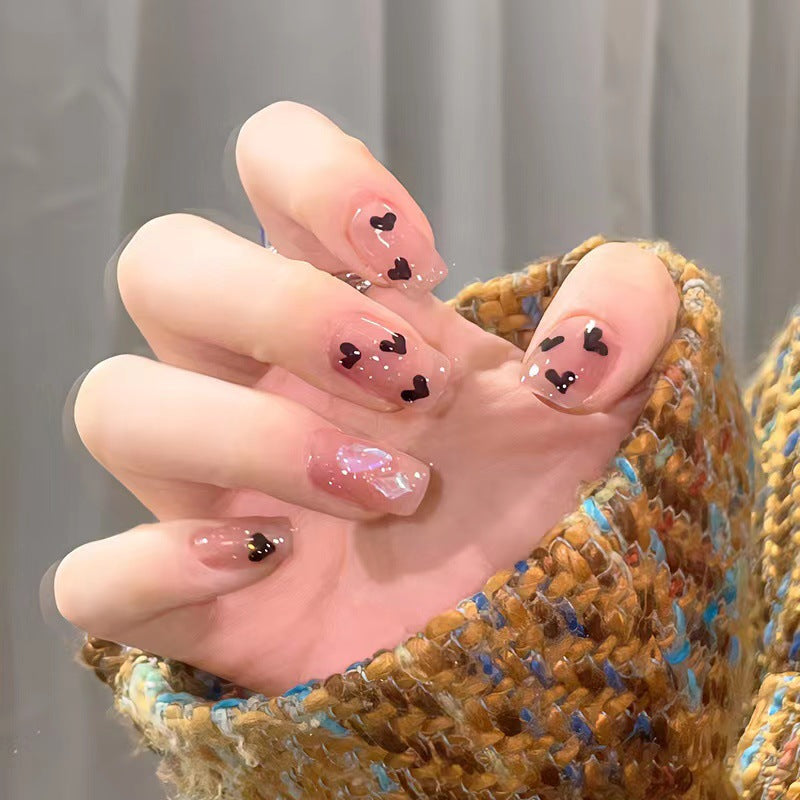 Hochwertige Herz-Nagelkunst Brehn