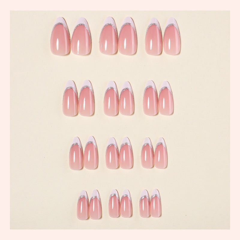 Kunstnagelset mit eleganten Glitterakzenten Brehn