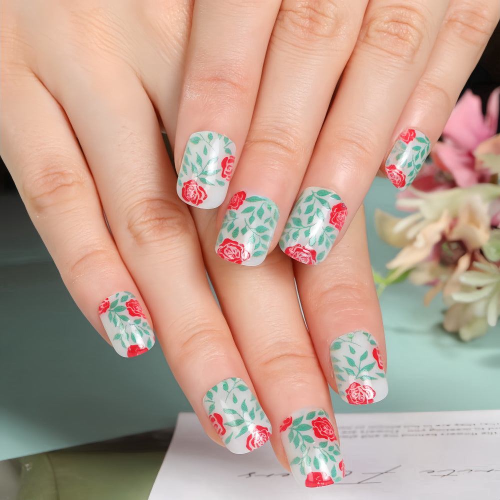 Kunstnägel mit romantischem Rosen-Muster Brehn