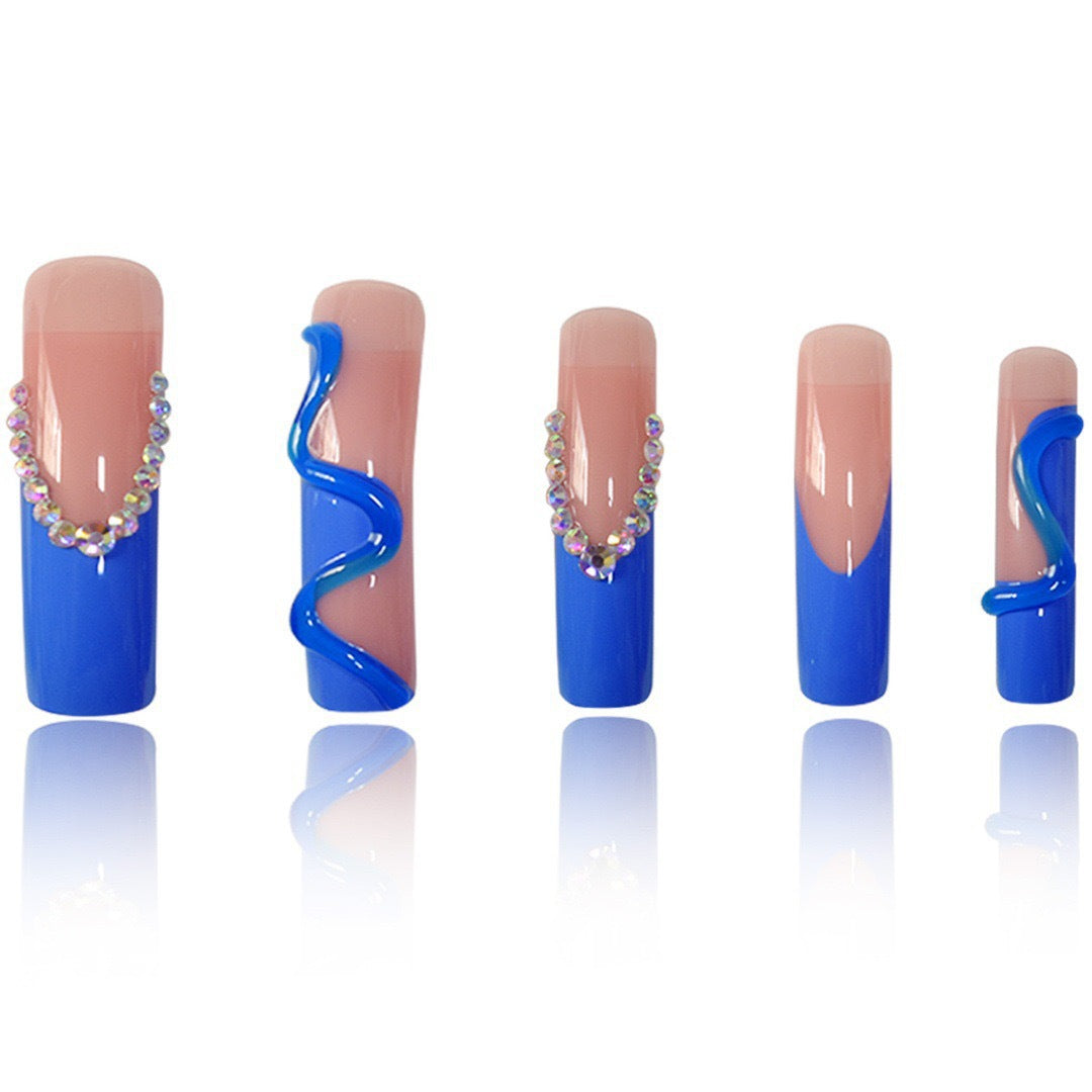 Kreative Stiletto-Nagelverstärkungen mit Aqua-Gem-Akzenten Brehn