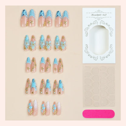 Kunstnagelset mit luxuriösen 3D-Motiven und Glitzerakzenten Brehn