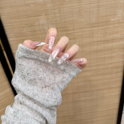 Dekorative Kunstnagelverlängerungen