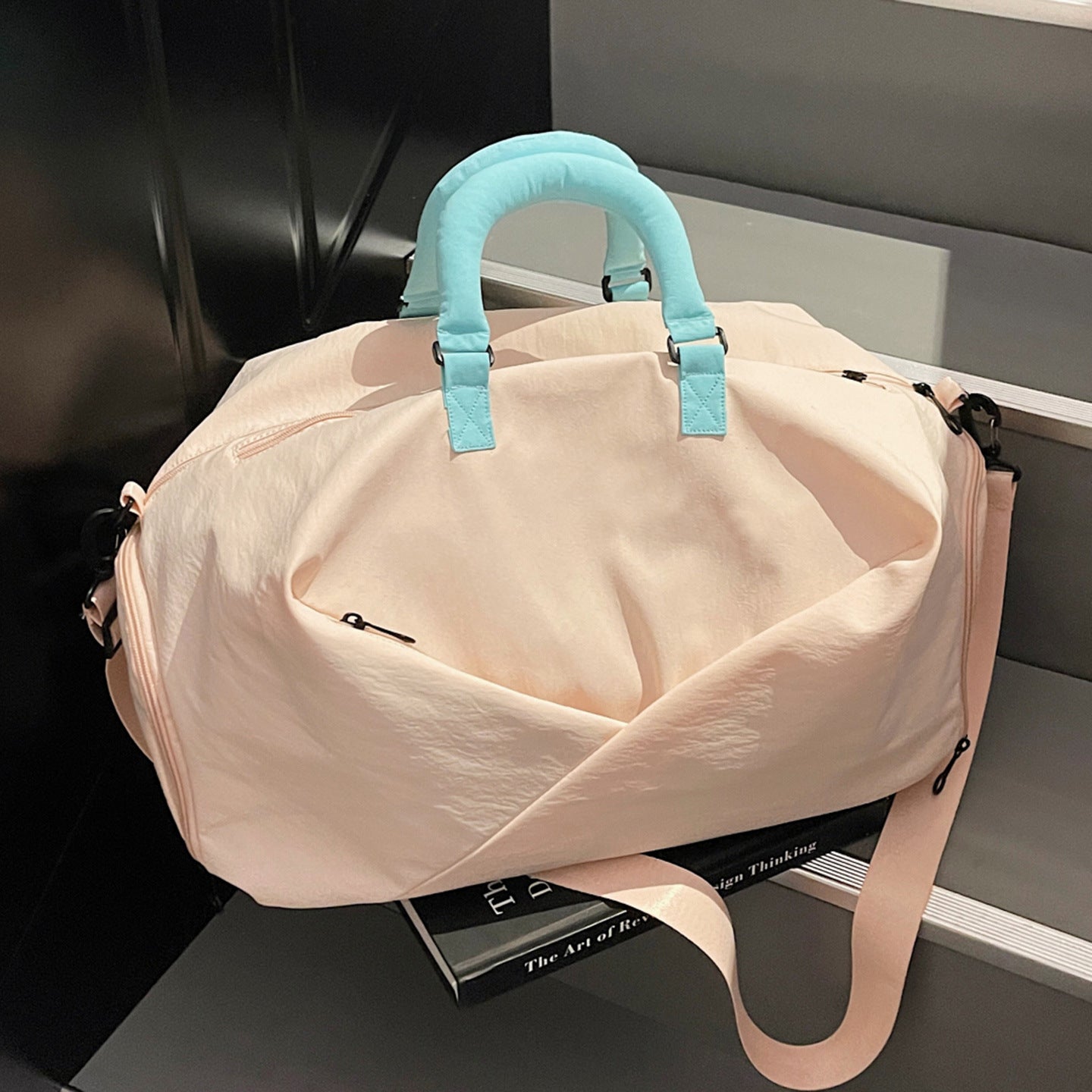Schlanker minimalistischer Reisetasche Brehn