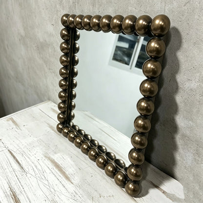 Dekorativer quadratischer Wandspiegel mit Perlenrahmen Brehn