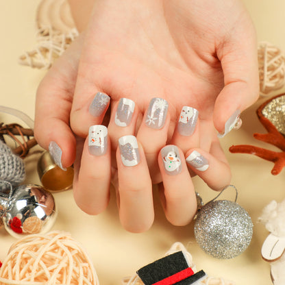 Kunstvolle Nagelkunst mit Schnee- und Weihnachtsmotiven Brehn