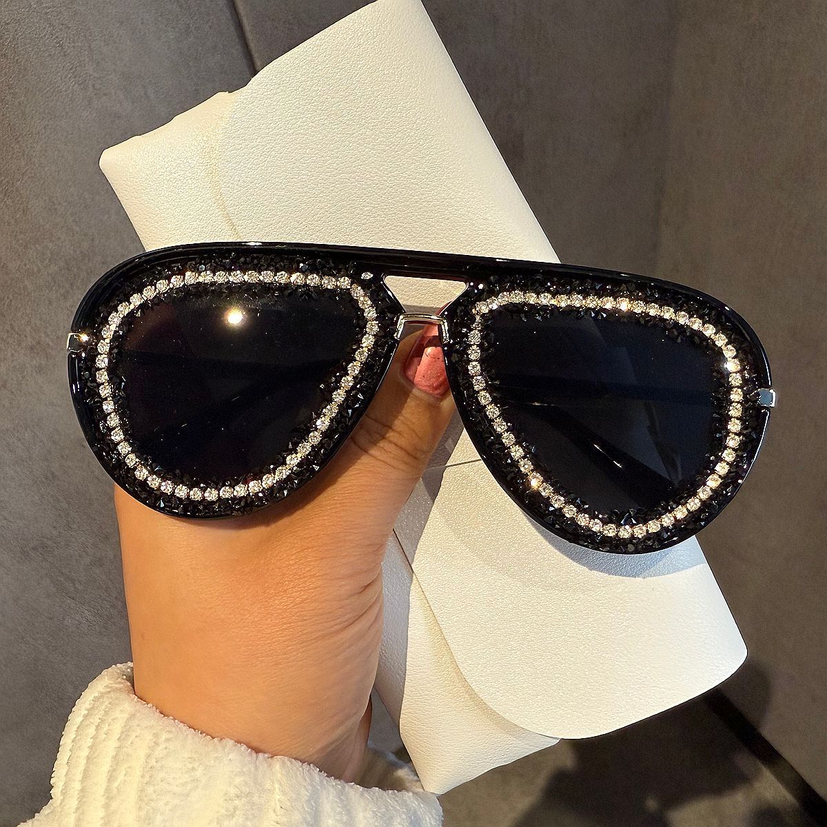 Damen extravagante Herz-Sonnenbrille mit funkelndem Strassrahmen Brehn
