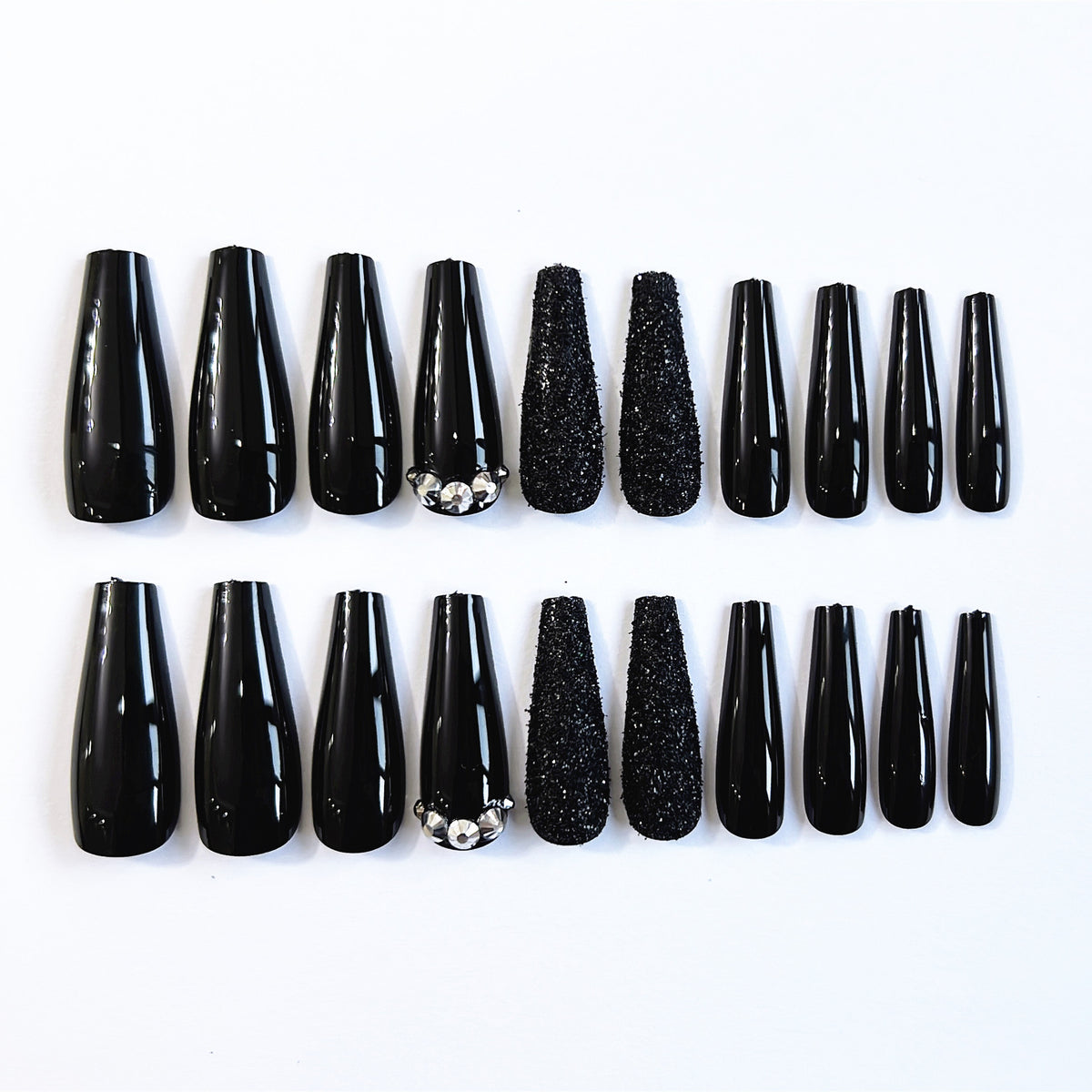 Glamouröse mit Strass besetzte Press-On-Nagelspitzen