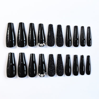 Glamouröse mit Strass besetzte Press-On-Nagelspitzen