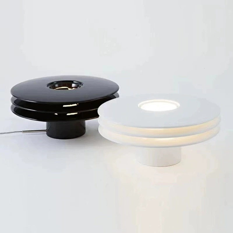Moderne Tischlampe mit einstellbaren Licht-Einstellungen