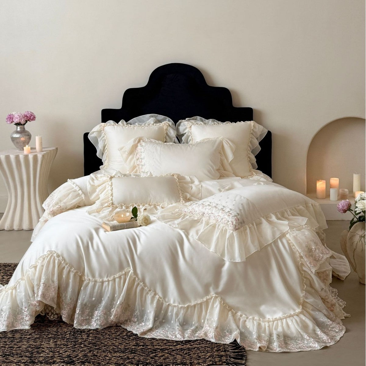 Luxuriöses romantisches Bettwäsche-Set mit Spitzenvolants und besticktem Baumwollsatin