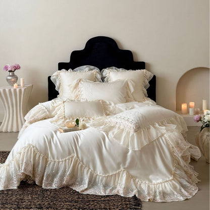 Luxuriöses romantisches Bettwäsche-Set mit Spitzenvolants und besticktem Baumwollsatin